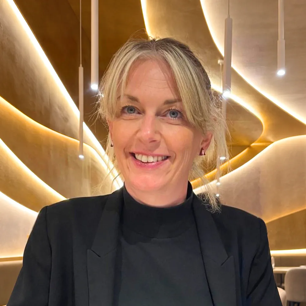 Emma Bennett, Content creator sull'Italia e leader della community Skool How to Move to Italy